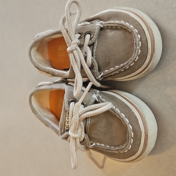 Baby Sperry boat shoes - Picture 2 of 11
